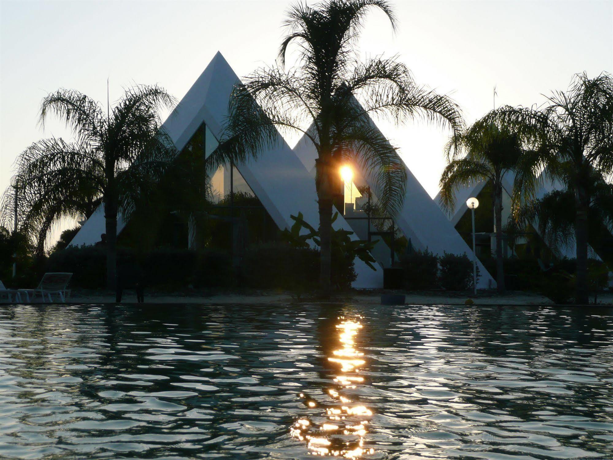 Pyramids In Florida Hotel Estero Exterior photo